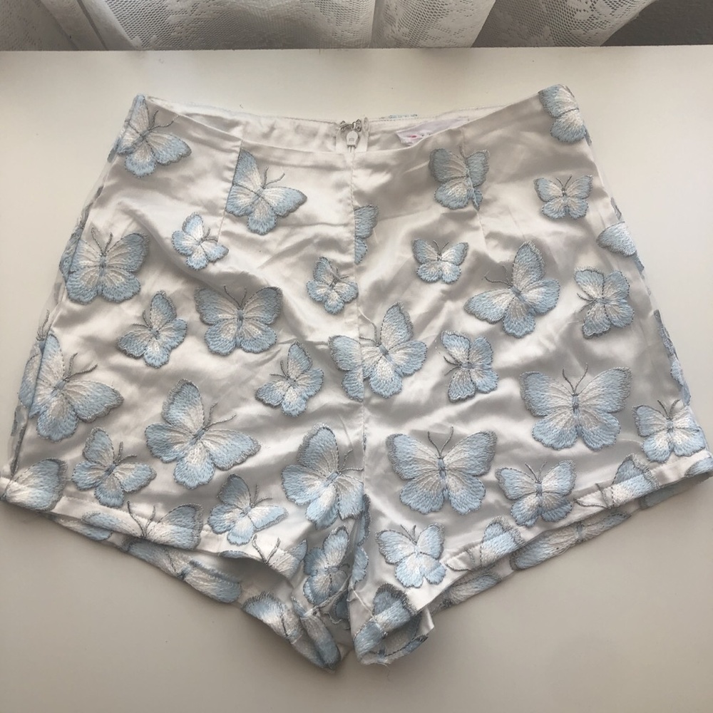 WHITE HIGH-WAISTED SHORTS